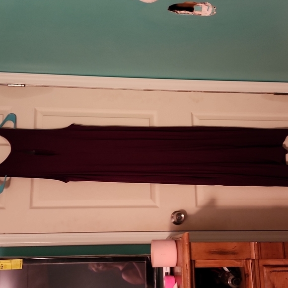 BRAND NEW WINE SLIM FIT MAXI DRESS - Picture 3 of 4